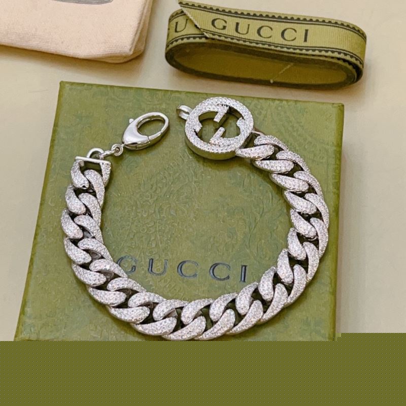 G*u*i bracelets